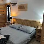 Rum i privatbostad Okazja Noclegi Zakopane Pokoje Z Lazienkami I Balkonami *