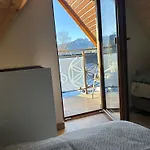Rum i privatbostad Okazja Noclegi Zakopane Pokoje Z Lazienkami I Balkonami