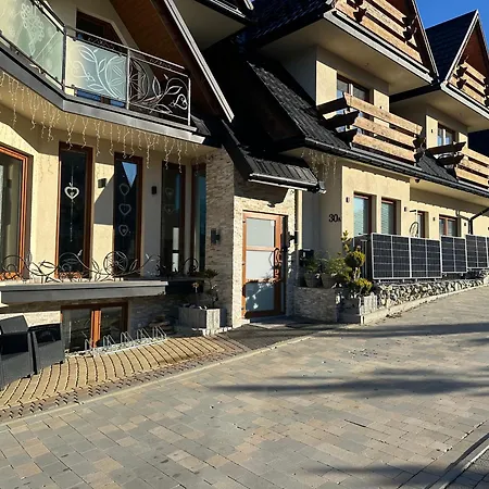 Apartament Z Wanna Z Hydromasazem Na Wylacznosc Lub Pokoje Z Prysznicem 2 Osobowe I 4 Osobowe Zakopane Noclegi منزل للإقامة زاكوباني
