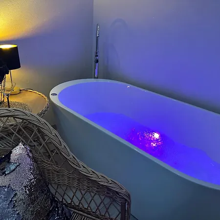 Z Prysznicem 2 3 4 Osobowe Z Lazienka Lub Z Wanna Z Hydromasazem Na Wylacznosc