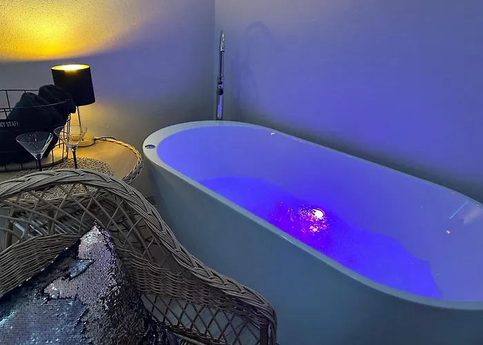 Z Prysznicem 2 3 4 Osobowe Z Lazienka Lub Z Wanna Z Hydromasazem Na Wylacznosc